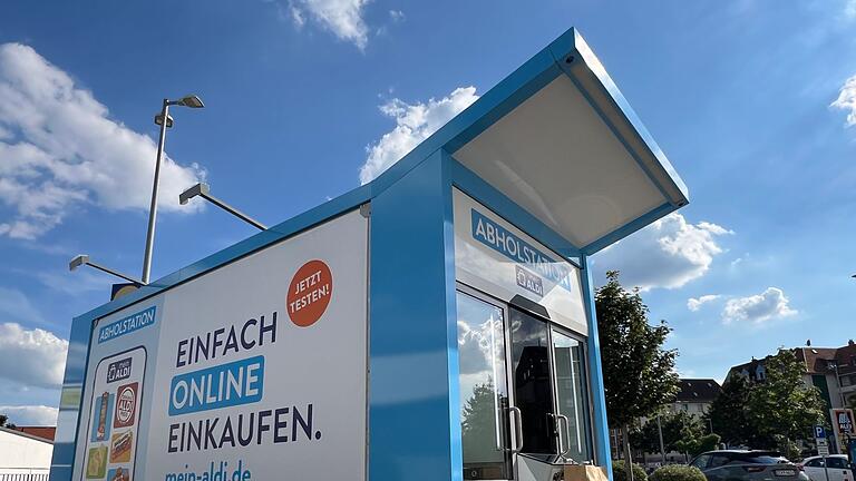 Abholautomat von Aldi Süd       -  Aldi Süd und Rewe testen an einigen Standorten Abhol-Automaten für Lebensmittel.