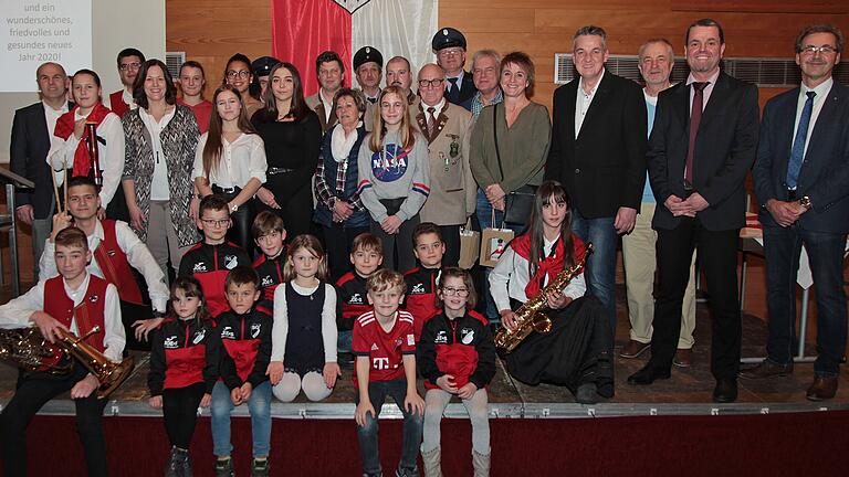 Dank und Anerkennung der Gemeinde galten beim Neujahrsempfang der Gemeinde Hettstadt zahlreichen Personen für außergewöhnliches Engagement und besondere sportliche Leistungen.