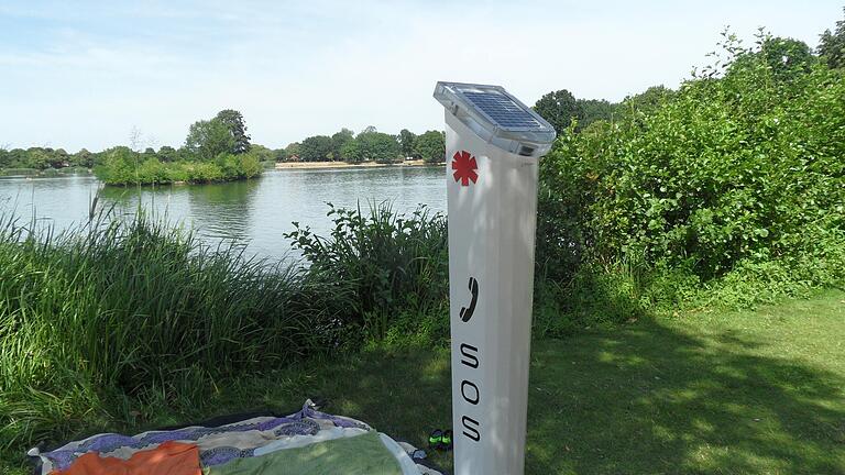 Im Juli 2022 wurde eine neue Notrufsäule am Baggersee installiert.&nbsp;