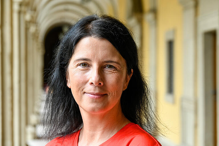 Die finanziellen Vorstellungen von Bewerberinnen und Bewerber haben heute eine andere Dimension, so Ute Schönbach (Leiterin des Fachbereichs Personal und Recht) vom Klinikum Würzburg Mitte.