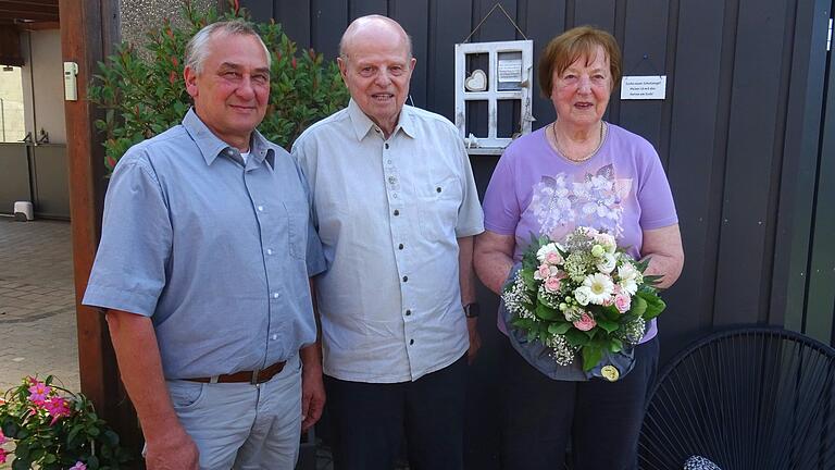 Bürgermeister Horst Reuther gratulierte Rosemarie und Albrecht König zu ihrem Ehejubiläum.