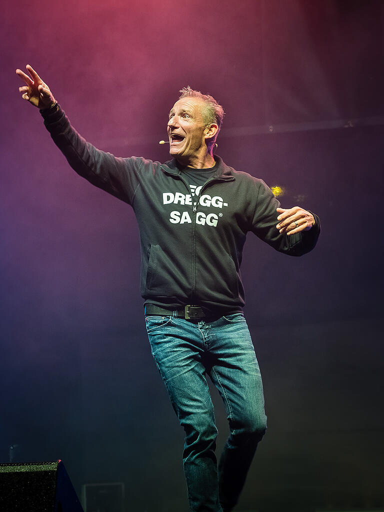 Michl Müller unterhielt das Publikum beim Kultursommer Schweinfurt mit seinem Programm 'Verrückt nach Müller'.