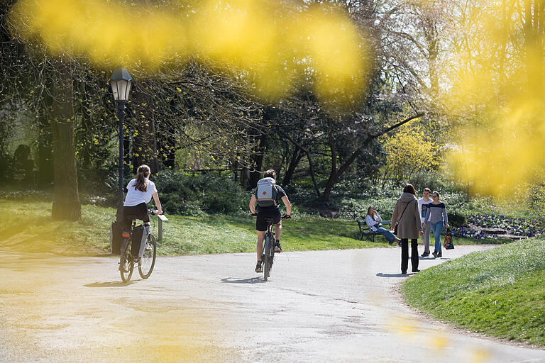 Eigentlich nicht erlaubt: Radfahren im Ringpark.