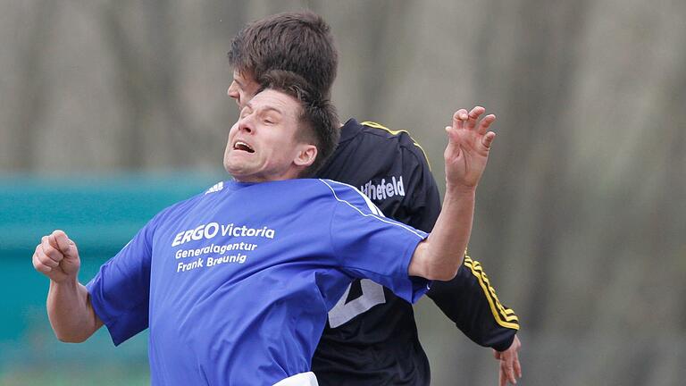 2013 stand Markus Geyer (vorne) noch selbst auf dem Feld, damals im Badischen für den SV Dertingen. Mittlerweile ist der 46-Jährige Trainer beim FV Helmstadt in der Kreisliga Würzburg 2.