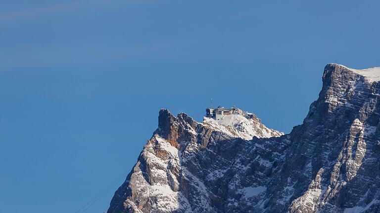 Zugspitze.jpeg       -  Blick aus Österreich auf die Zugspitze.