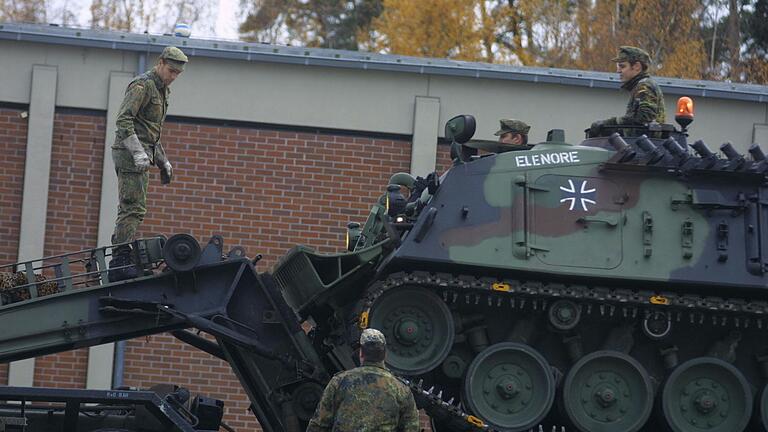 November 2010: Die Truppe zeigt bei einem Tag der offenen Kasernen-Tür, was sie auf dem Kasten hat. Ein Jahr später, als 30 bundesweit Kasernen geschlossen werden sollten, stand erneut ein Schicksalsjahr an.