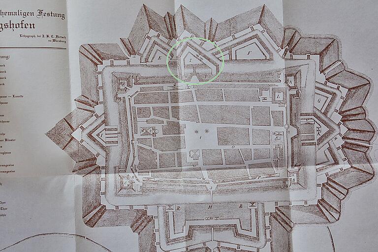 Im Buch von Johann Wilhelm Rost von 1832 ist dieser Plan der Festung mit angehängt.