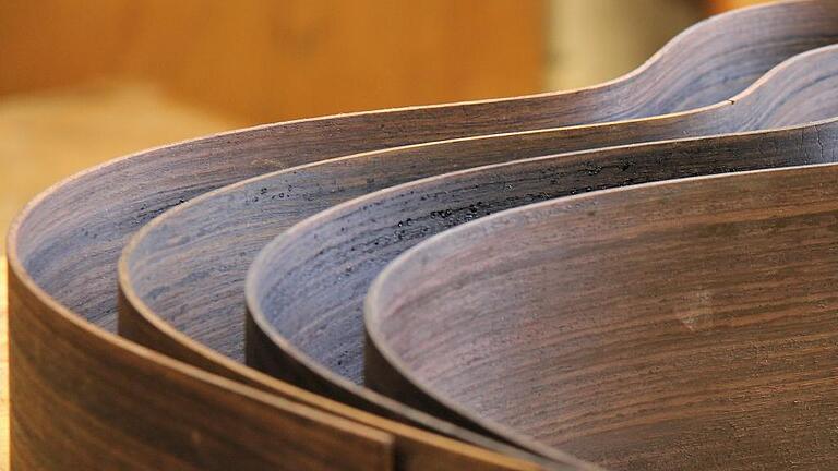 In die Welt des Amateur-Gitarrenbaus gewährt das Forum „Saitenblicke“ mit einer Ausstellung, Vorträgen und „Jam am Abend' Einblicke. In die Welt des Amateur-Gitarrenbaus gewährt das Forum „Saitenblicke“ mit einer Ausstellung, Vorträgen und „Jam am Abend' Einblicke.