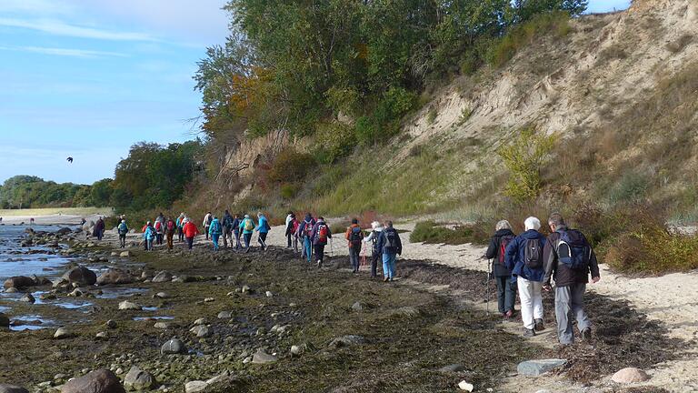Die steinige Küste entlang zum Lotsenturm führte der Weg der Kitzinger Naturfreunde. Die steinige Küste entlang zum Lotsenturm führte der Weg der Kitzinger Naturfreunde.