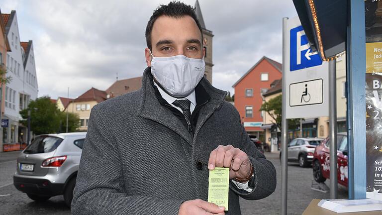 Zum ersten Mal durfte Michael Werner als Bad Neustädter Bürgermeister das erste Los ziehen.