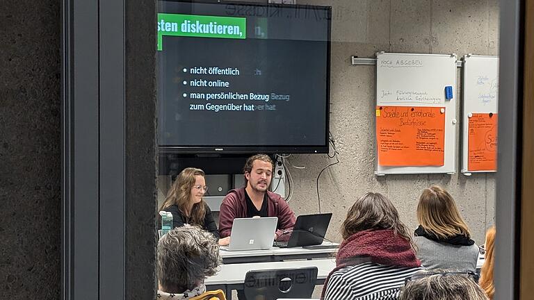 5. Bildungskonferenz in Münnerstadt       -  Workshop “Keine Demokratie ohne Fakten“ von Saskia Pfalz und Frederik Mallon vom Team der „Volksverpetzer“.