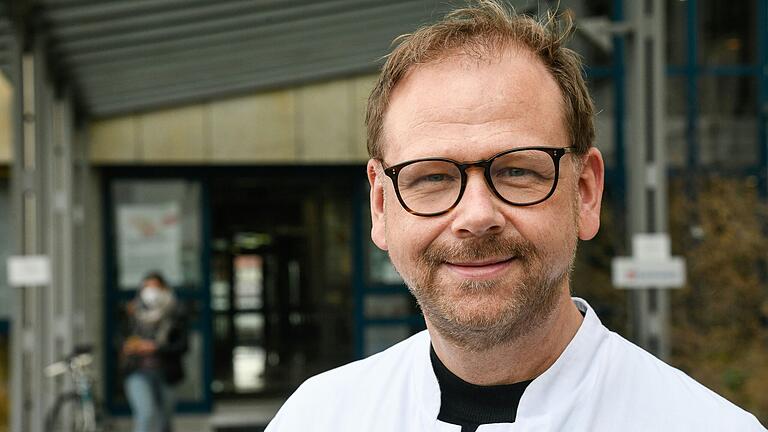 Niemand muss wegen Saharastaub in Panik geraten, sagt Dr. Matthias Held, Pneumologe und Ärztlicher Direktor am Klinikum Würzburg Mitte. Aber auf die Jogging-Runde sollte man lieber verzichten. Niemand muss wegen Saharastaub in Panik geraten, sagt Dr. Matthias Held, Pneumologe und Ärztlicher Direktor am Klinikum Würzburg Mitte. Aber auf die Jogging-Runde sollte man lieber verzichten.