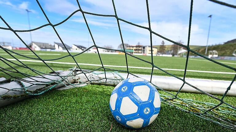 Am Wochenende dürften die letzten Amateurfußballspiele in diesem Jahr in Bayern stattfinden. Am Wochenende dürften die letzten Amateurfußballspiele in diesem Jahr in Bayern stattfinden.