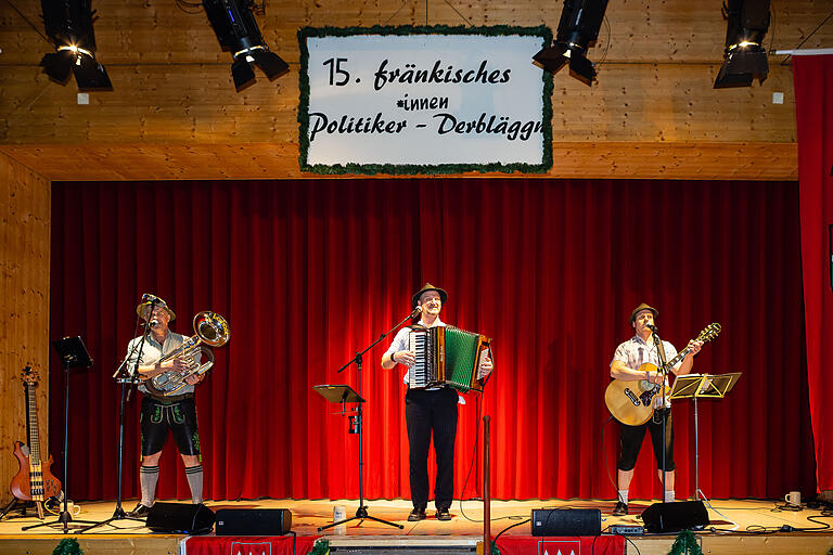 Die Formation Spilk mit (von links) Joachim Bühner, Frank 'Franky' Schmitt und Martin Reinhard war mit ihren derb-bissigen Stücken ein Highlight des Abends. Die Formation Spilk mit (von links) Joachim Bühner, Frank 'Franky' Schmitt und Martin Reinhard war mit ihren derb-bissigen Stücken ein Highlight des Abends.