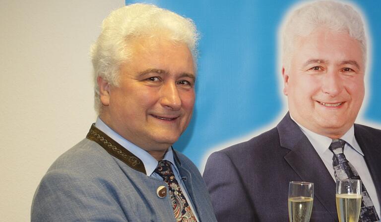 Geschafft: Im Frühjahr 2019 feierte Christian Klingen die Eröffnung seines Bürgerbüros in Kitzingen. Geschafft: Im Frühjahr 2019 feierte Christian Klingen die Eröffnung seines Bürgerbüros in Kitzingen.