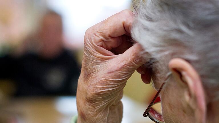 Alzheimer.jpeg       -  Die Zahl der Alzheimer-Fälle in Deutschland hat sich binnen 20 Jahren verdoppelt. Erfahren Sie, was Sie bereits jetzt tun können, um vorzubeugen.