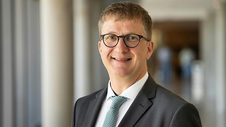 Zum 1. Oktober 2024 wird Prof. Dr. Sebastian Walther neuer Direktor der Klinik für Psychiatrie, Psychosomatik und Psychotherapie am Universitätsklinikum Würzburg (UKW).