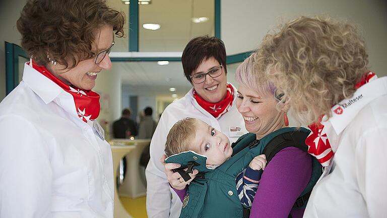 Sie ummanteln die ganze Familie: Die Krankenschwestern und Ärzte des Kinderpalliativteams kümmern sich mittlerweile um 25 Kinder und ihre Familien. Darunter auch der 18 Monate alte Theo Boffo und seine Mutter Melanie Turenne.