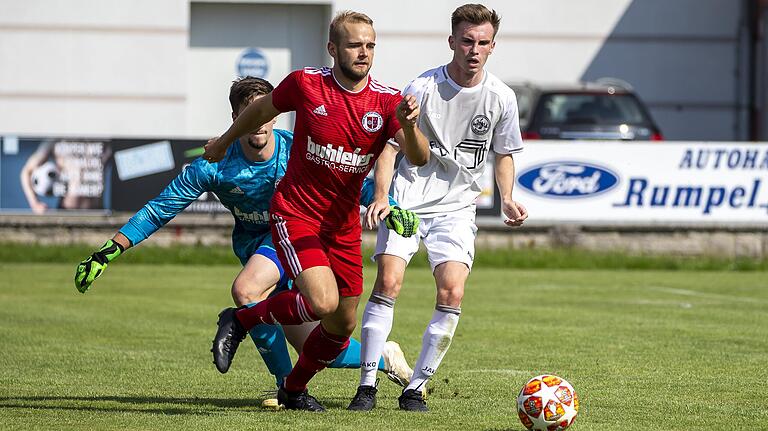 Eine undurchsichtige Situation: Im August 2019 trafen der ASV Rimpar und TuS Röllbach in der Fußball-Landesliga Nordwest aufeinander. 20 Monate später wissen die Vertreter der beiden vom Abstieg bedrohten Mannschaften nicht, wie es für sie in dieser Saison weitergeht.