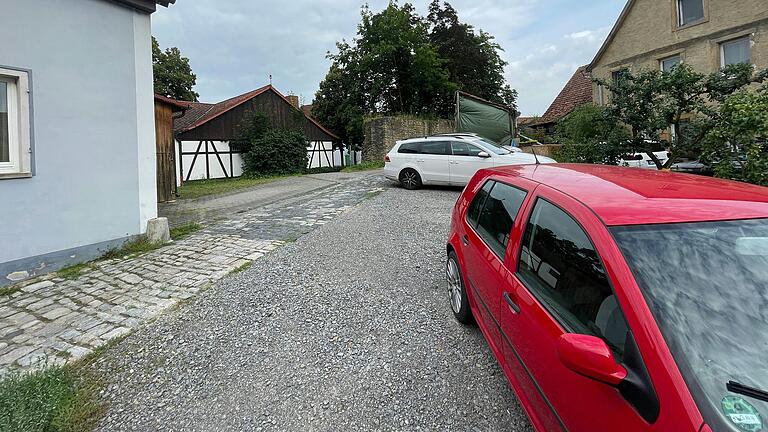 Die Freifläche des Anwesens 'Am Wehrgang 2' und im Umfeld des Schützenhauses soll im nächsten Jahr umgestaltet werden.