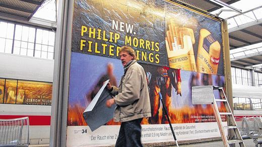 Aus für Tabakwerbung: Wenn es nach der Drogenbeauftragten Marlene Mortler geht, ist die Plakatreklame für Tabak ein Auslaufmodell.