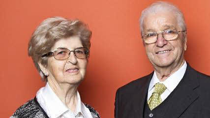 Max und Rita Schmitt aus Schlimpfhof feiern ihre diamantene Hochzeit.  Foto: Schmitt       -  Max und Rita Schmitt aus Schlimpfhof feiern ihre diamantene Hochzeit.  Foto: Schmitt