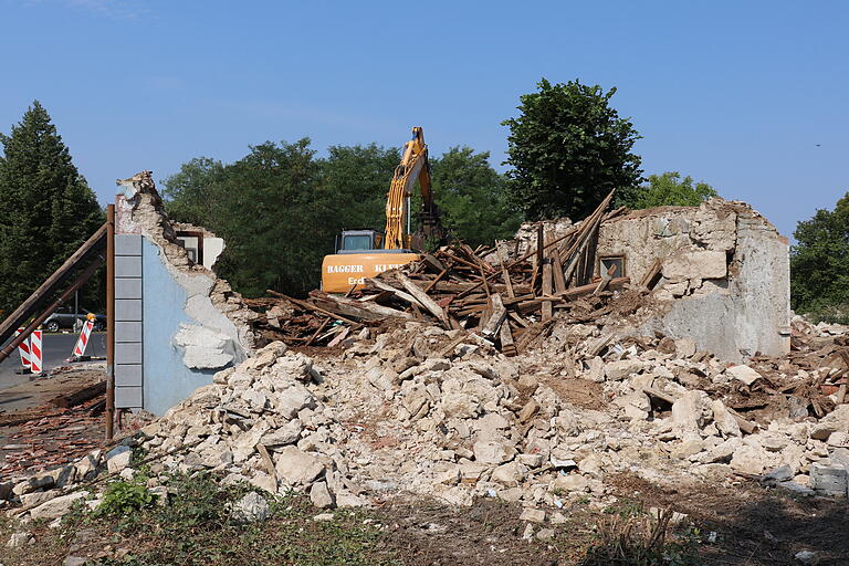 Die alte Zollstation und ehemalige Gaststätte 'Zum Landturm' in Markt Einersheim wird abgerissen und ist damit nur noch Geschichte.