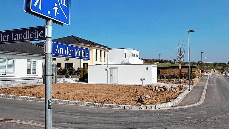 Das Volkacher Wohngebiet an der Schaubmühle (Bild: März 2016) ist bald zugebaut. Die Stadt sucht nach neuen Bauflächen. Das Volkacher Wohngebiet an der Schaubmühle (Bild: März 2016) ist bald zugebaut. Die Stadt sucht nach neuen Bauflächen.
