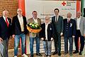 Die neugewählten Mitglieder des BRK-Vorstandes v.l.: Kreisgeschäftsführer Thomas Lindörfer, Justiziar Stefan Große, Vorsitzender Holger Merz, scheidende Vorsitzende Helga Fleischer, erster stellvertretender Vorsitzender Florian Töpper, stellvertretender Chefarzt Tim Weisensee, Schatzmeister Roberto Nernosi, stellvertretender Schatzmeister Fritz Ritzmann. Auf dem Bild fehlen der neugewählte zweite stellvertretende Vorsitzende Florian Dittert, der Chefarzt Jürgen Weigand und Konventionsbeauftragter Martin Bätz. Die geborenen Vorstandsmitglieder aus den Rotkreuzgemeinschaften sind ebenfalls nicht auf dem Foto.