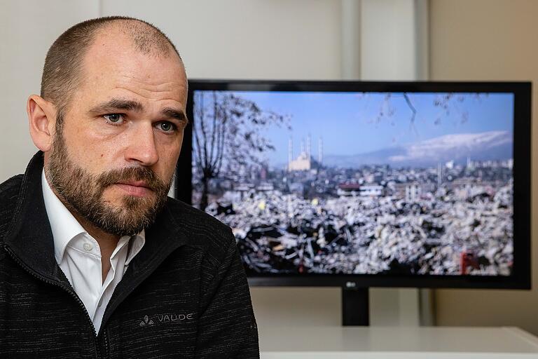 Durch seine Geschichte kamen die Bilder aus dem Erdbebengebiet Schweinfurt nahe: Der Bestatter Marco Pfister war im Februar eine Woche lang als Helfer in der Türkei vor Ort. Durch seine Geschichte kamen die Bilder aus dem Erdbebengebiet Schweinfurt nahe: Der Bestatter Marco Pfister war im Februar eine Woche lang als Helfer in der Türkei vor Ort.