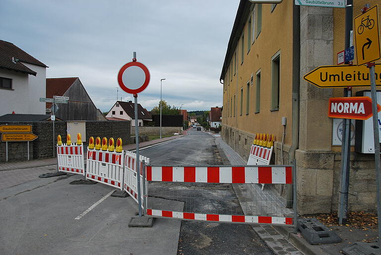 Die Mergentheimer Straße bleibt vorerst gesperrt. Die Umleitungen dauern an. Die Mergentheimer Straße bleibt vorerst gesperrt. Die Umleitungen dauern an.