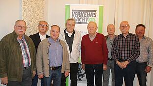 Unser Foto zeigt (von links) die Geehrten Rudolf Alt (50 Jahre), Ernst Stross (40), Schatzmeister Ralf Peter, Jürgen Bruschke (40), Georg Sell (50), Vorsitzender Alfons Hausmann, Franz Kraus (50) und Geschäftsführer Hubert Koch.       -  Unser Foto zeigt (von links) die Geehrten Rudolf Alt (50 Jahre), Ernst Stross (40), Schatzmeister Ralf Peter, Jürgen Bruschke (40), Georg Sell (50), Vorsitzender Alfons Hausmann, Franz Kraus (50) und Geschäftsführer Hubert Koch.