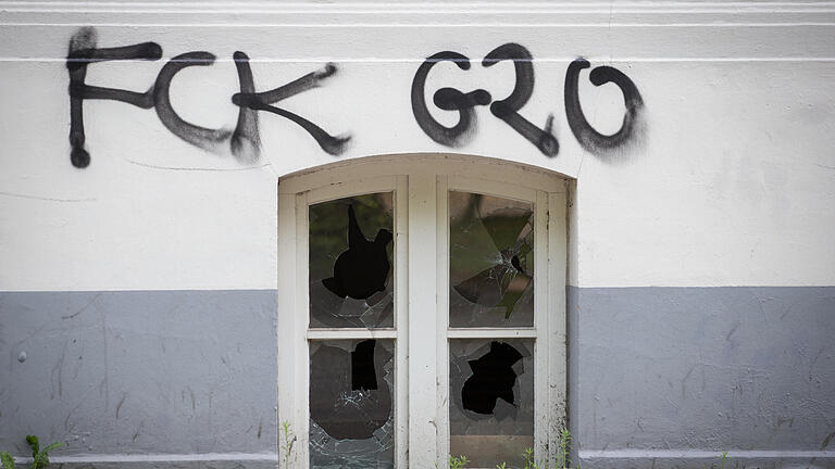 G20-Gipfel _ Sachschaden       -  'FCK G20' wurde am 07.07.2017 im Stadtteil Altona in Hamburg an eine Hausfassade gesprüht. G20-Gegner haben bei Randalen für hohen Sachschaden gesorgt.