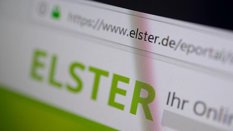 Etliche Bürgerinnen und Bürger wickeln ihre Grundsteuererklärung über das Portal 'Elster' ab.