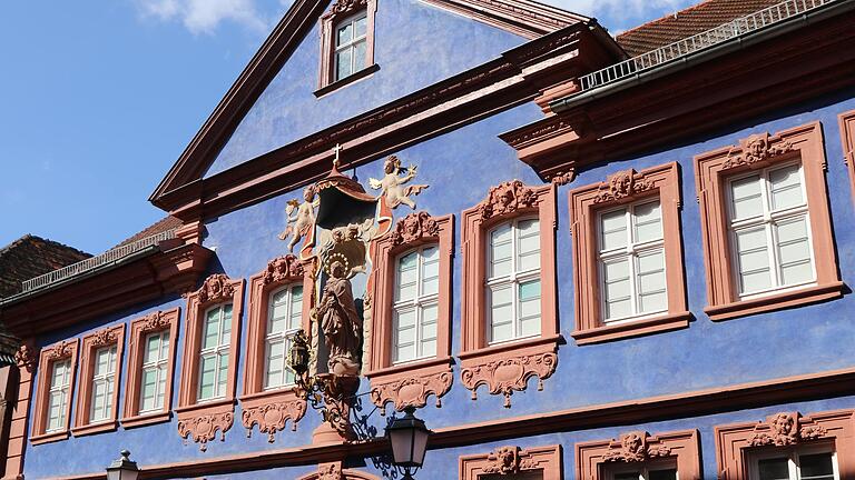 Angesichts der angespannten Finanzen diskutierte der Stadtrat über Sparmaßnahmen. Die CSU-Fraktion schlug vor, die Öffnungszeiten im Franck-Haus zu kürzen. Angesichts der angespannten Finanzen diskutierte der Stadtrat über Sparmaßnahmen. Die CSU-Fraktion schlug vor, die Öffnungszeiten im Franck-Haus zu kürzen. 
