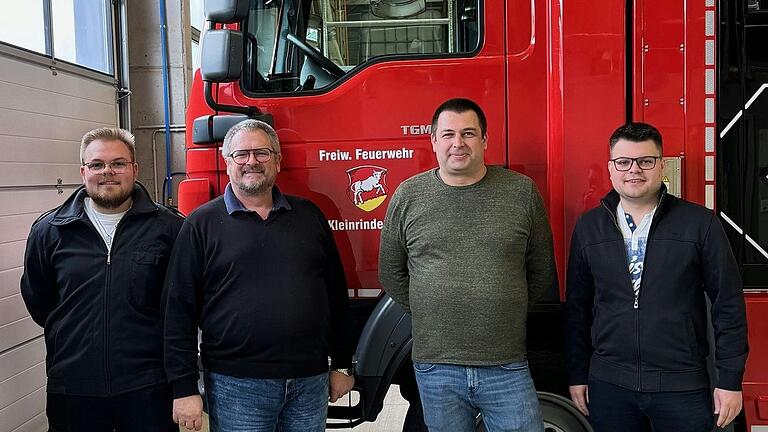 Die Freiwillige Feuerwehr in Kleinrinderfeld hat eine neue Führung (von links): Tobias Stockmann (1. Stellvertreter), Harald Engbrecht (Bürgermeister), Marcel Grimm (Kommandant) und Sebastian Stockmann (2. Stellvertreter). Die Freiwillige Feuerwehr in Kleinrinderfeld hat eine neue Führung (von links): Tobias Stockmann (1. Stellvertreter), Harald Engbrecht (Bürgermeister), Marcel Grimm (Kommandant) und Sebastian Stockmann (2. Stellvertreter).