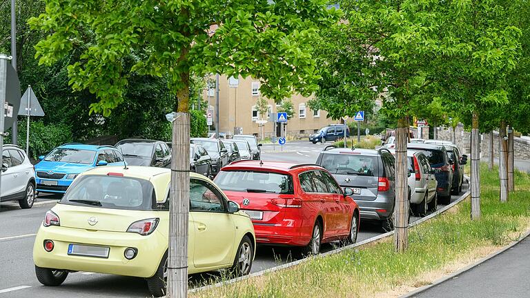 In der Salvatorstraße entfallen künftig 20 Stellplätze. Der Radweg soll noch in diesem Jahr gebaut werden.