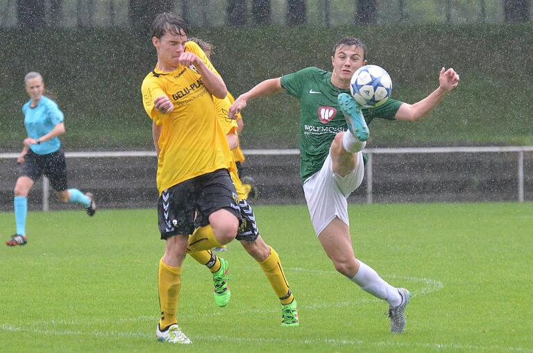 Als Jugendlicher (rechts, Foto von Juni 2016) spielte Fabian Röder zeitweise für den FC 05 Schweinfurt. Als Jugendlicher (rechts, Foto von Juni 2016) spielte Fabian Röder zeitweise für den FC 05 Schweinfurt.