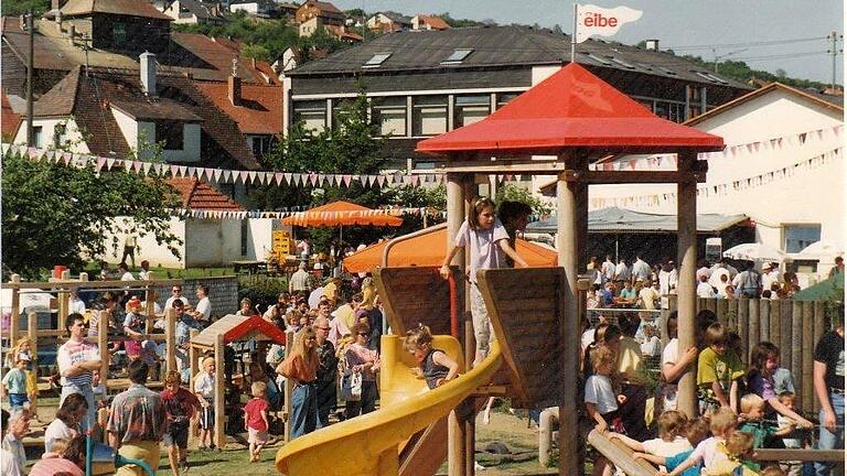 Hochbetrieb auf dem Eibe-Musterkinderspielplatz in Röttingen. Spielgeräte haben den ehemaligen Zimmereibetrieb zu einem weltweit tätigen Unternehmen gemacht. Archivfoto: Markhard Brunecker