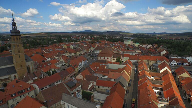 Vergebliches Warten auf genug Regen: 2021 war Bad Königshofen die Stadt in Bayern, in der es den geringsten Niederschlag gab.