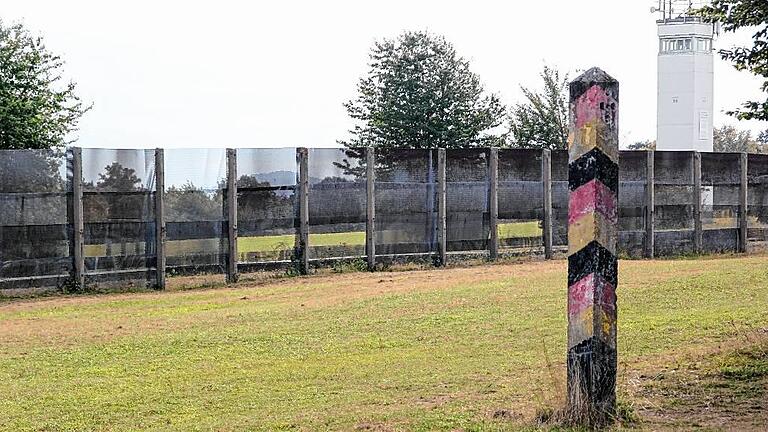 Die Schrecken der deutschen Teilung werden beim Gang an der ehemaligen Grenze bei Point Alpha wieder greifbar.FOTO: Thomas Pfeuffer