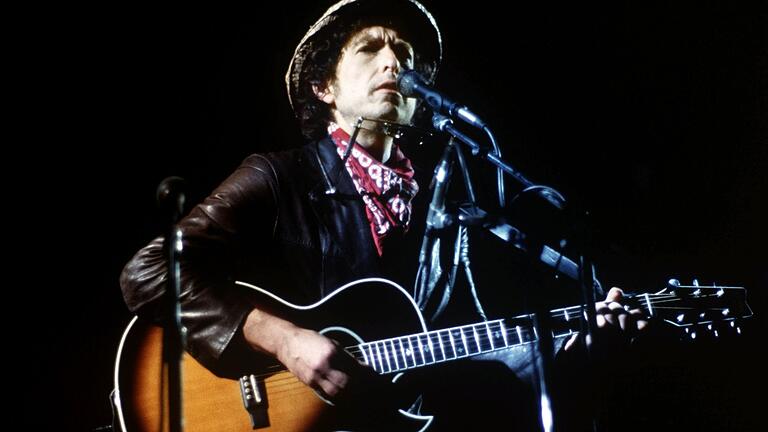 Bob Dylan 1984 bei einem Open-Air-Konzert im Olympiastadion in München.