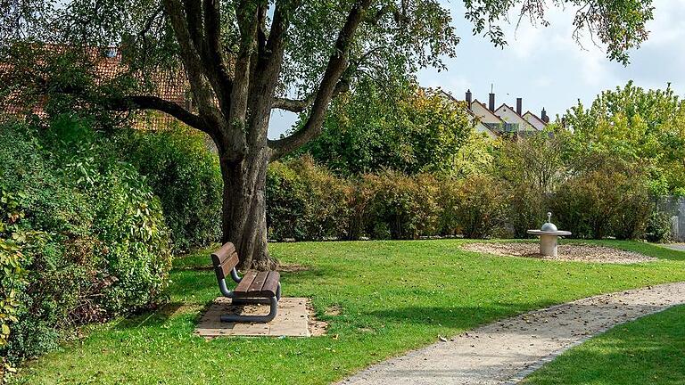 In der Anfangszeit wurden auf der Eselshöhe viele Spielplätze gebaut. Jetzt werden Ruheplätze für die Älteren gebraucht. In der Anfangszeit wurden auf der Eselshöhe viele Spielplätze gebaut. Jetzt werden Ruheplätze für die Älteren gebraucht.