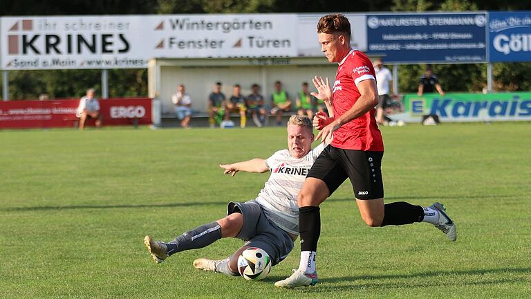 Fabio Feidel (rechts, gegen den Sander Simon Flachsenberger) ist nicht mehr Spielertrainer beim TSV Bergrheinfeld.