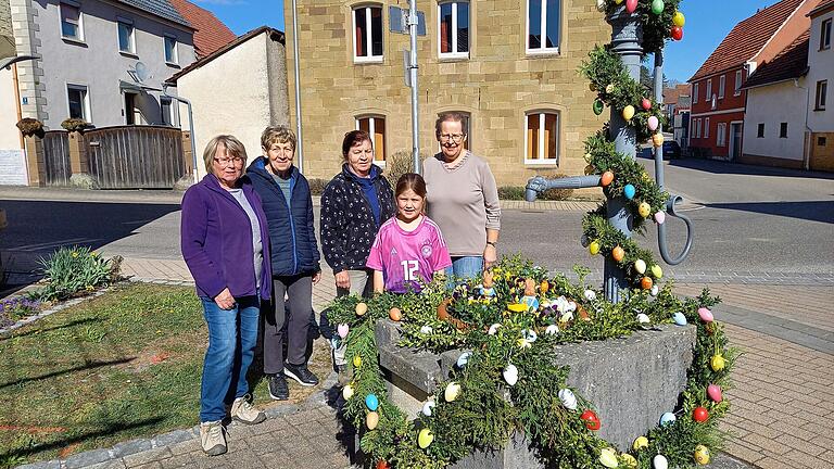 Das Foto zeigt: Rosi Christ, Elisabeth Zänglein, Erika Back, Emely Christ und Christine Unsleber
