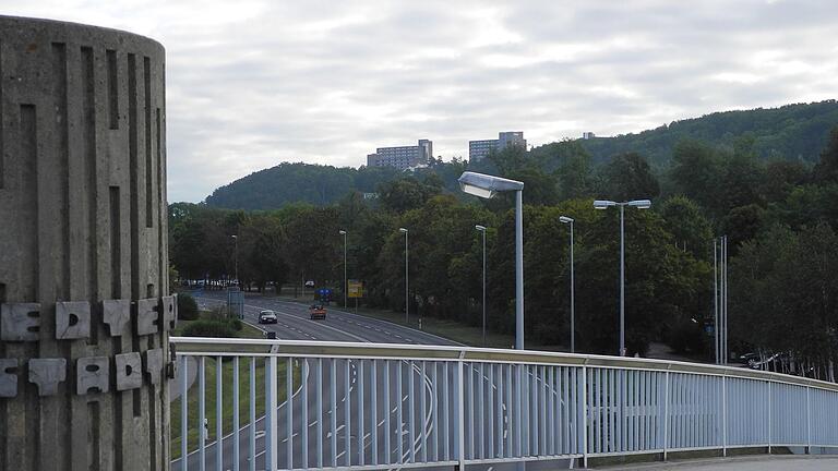 Abfahrt an der Falaiser Brücke, Ankunft am Rhön-Klinikum Campus - so sieht derzeit die Planung für die Bad Neustädter Seilbahn aus.