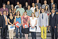 250 Azubis feierlich verabschiedet       -  (mr)   Festredner Christoph Schleunung (rechts) von der Schleunungsdruck GmbH Marktheidenfeld vermittelte bei der Zeugnisverleihung in der Franz-Oberthür-Schule den Berufsschulabsolventen Zuversicht. Durch den demografischen Wandel würden in allen Bereichen gut ausgebildete Fachkräfte benötigt. 250 Schülerinnen und Schüler aus 18 Klassen hatten mit Erfolg die Berufsschulabschlussprüfung zum Sommertermin bestanden. Schulleiter Uwe Tutschku (links) und Stadtschulrat Muchtar beglückwünschten die 21 Klassenbesten. Sechs von ihnen konnten sich über die Traumnote 1,0 freuen: Vier Auszubildende aus der Gastronomie Nadine Englert (Best Western Premier Parkhotel, Bad Mergentheim), Martina Fröhlich (Accor Novotel, Würzburg), Christin Thoma (Schlosshotel Steinburg, Würzburg) und Michael Kizmann (Maritim Hotel, Würzburg), sowie von den Fleischern  André Bethge (Franken Gut GmbH, Rottendorf) und als Schüler mit vorzeitiger Prüfung im Bereich Mechatronik Robert Hein (SSI Schäfer Noell GmbH, Giebelstadt).