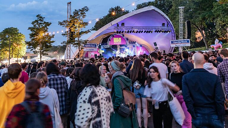 Die Linke sieht ihren Schwerpunkt im sozialen und kulturellen Bereich, unterstützt werden soll zum Beispiel auch das Umsonst und Draussen-Festival. Die Linke sieht ihren Schwerpunkt im sozialen und kulturellen Bereich, unterstützt werden soll zum Beispiel auch das Umsonst und Draussen-Festival.