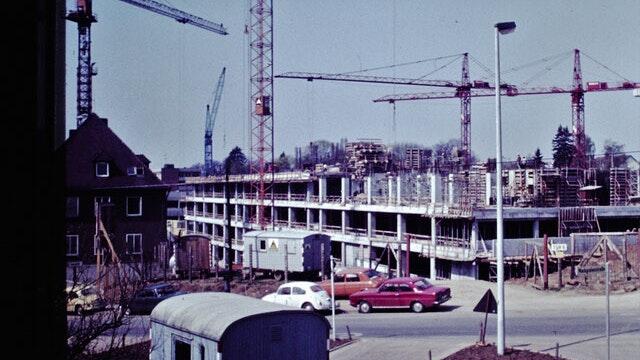 Im April 1975 entstand diese Aufnahme von der Baustelle des Leopoldina-Krankenhauses in Schweinfurt. Im Mai 1981 wurde das Haus übergeben.&nbsp;