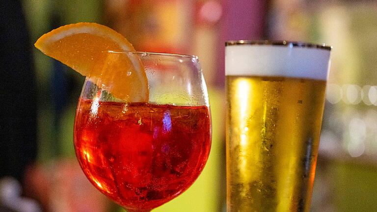 Trendgetränke.jpeg       -  Bei deutschen Touristen besonders beliebte Kombination: Birra und Aperol Spritz.